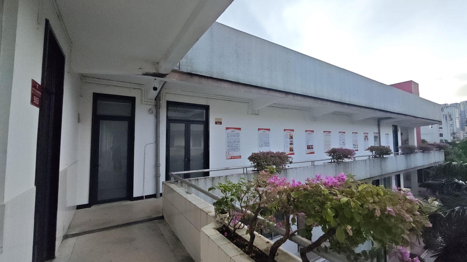 广师大西校区503教室门外