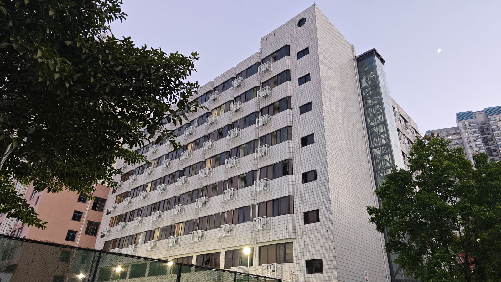 广师大西校区教学楼外景